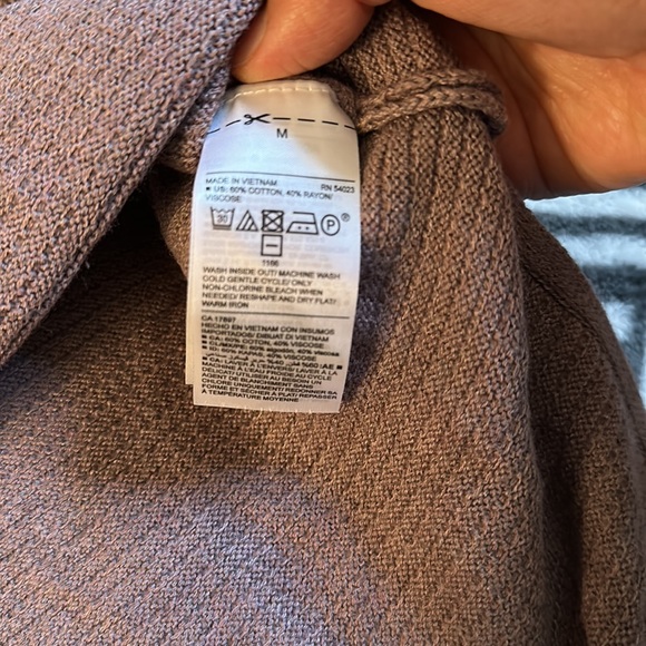 Old Navy Womens Medium V-Neck Sweater - Picture 3 of 5